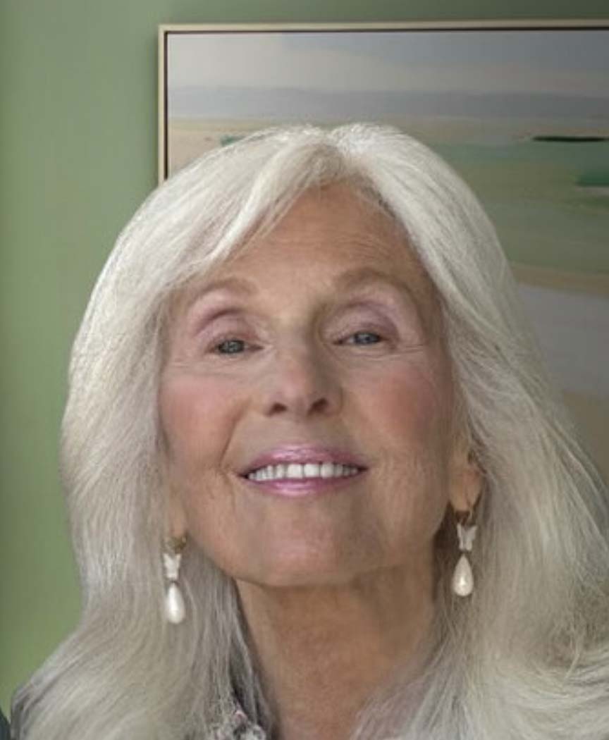 Lillian August